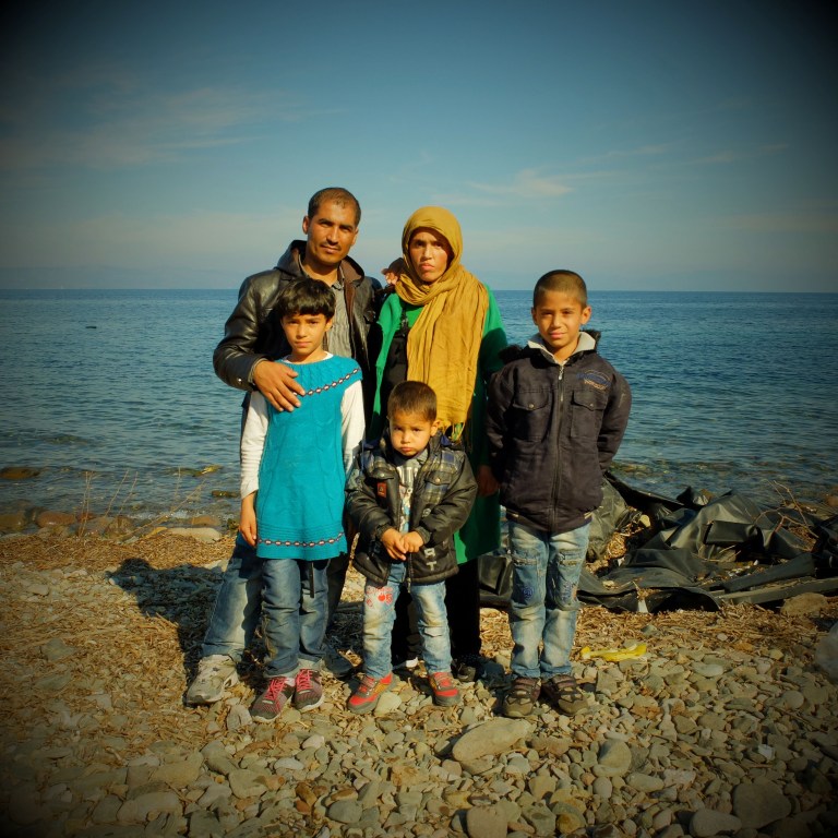 00010Rhaman y Nazira de Afganistán con su hija Yosama y sus hijos Rami, Benjamín Quieren ir a Suiza