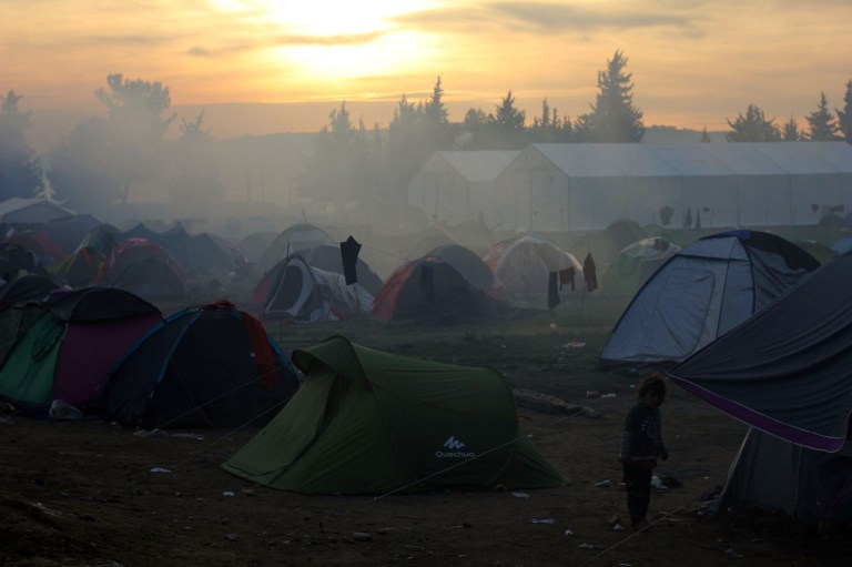 0001vista del campamento de Idomeni, en la frontera entre grecia y Macedonia.Miles de personas permanecen en condiciones deplorables a la espera de poder pasar y continuar su camino hacia Alemania